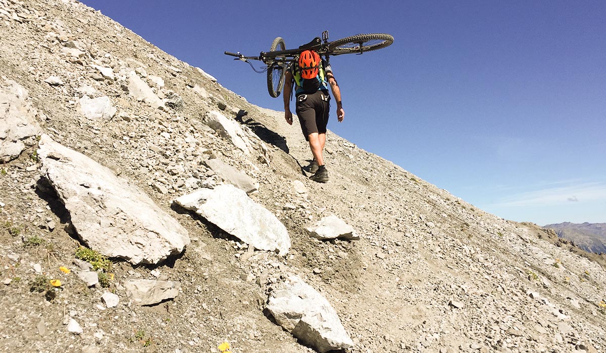 Aufstieg mit dem Mountainbike